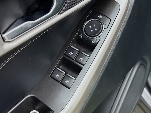 Used 2022 Ford Explorer XLT w/ Equipment Group 202A image 17