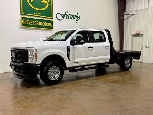 Used 2024 Ford F250 XL AWD/4WD image 3