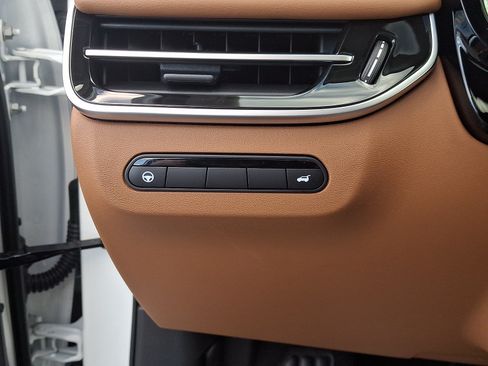 Certified 2025 INFINITI QX60 Sensory AWD/4WD image 25