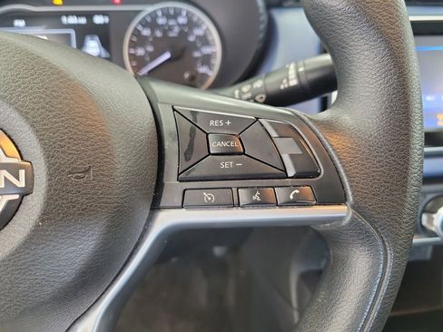 Used 2023 Nissan Versa SV w/ Electronics Package FWD image 24