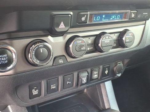 Used 2019 Toyota Tacoma TRD Off-Road w/ TRD Premium Off Road Package AWD/4WD image 14