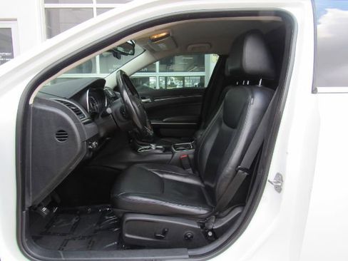 Used 2015 Chrysler 300 Limited image 11