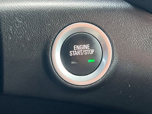 Used 2024 GMC Terrain SLT image 21