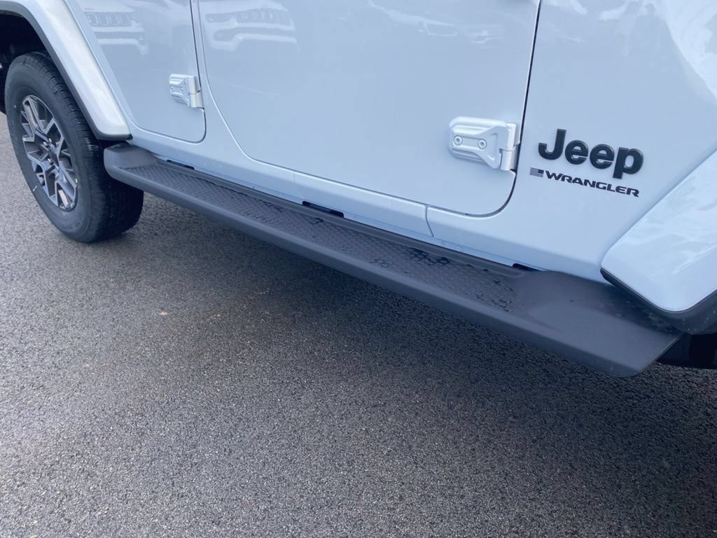 New 2026 Jeep Wrangler Unlimited Sahara AWD/4WD image 10