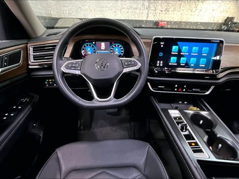 Used 2024 Volkswagen Atlas SE AWD/4WD image 8