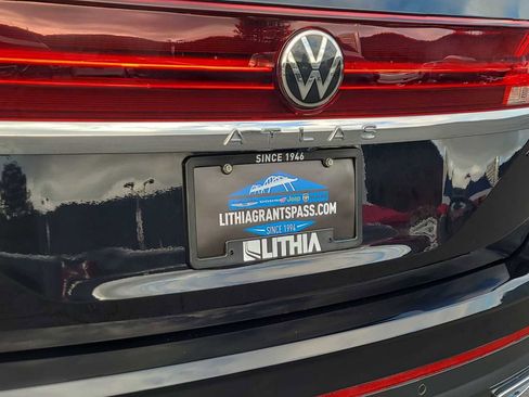 Used 2024 Volkswagen Atlas SE image 15