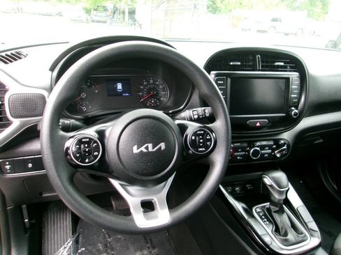 Used 2022 Kia Soul LX FWD image 10