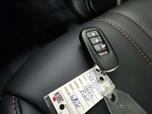 Certified 2025 Honda Pilot TrailSport image 38