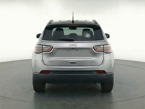 Used 2025 Jeep Compass Limited image 7