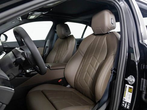 Used 2025 BMW 530i xDrive 530i xDrive w/ Premium Package image 7