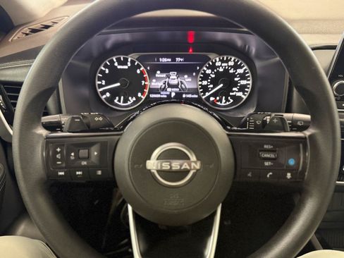 Used 2022 Nissan Rogue SV FWD image 15