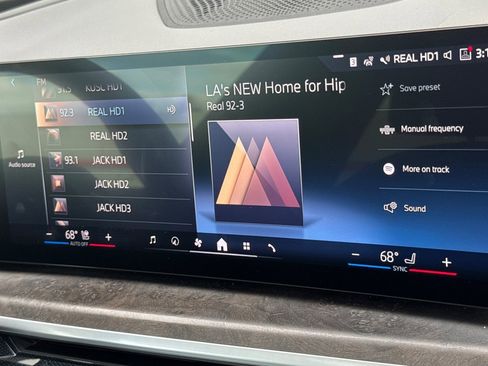 Used 2024 BMW X7 xDrive40i w/ M Sport Package image 18