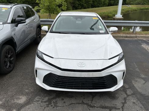 Used 2025 Toyota Camry LE FWD image 3