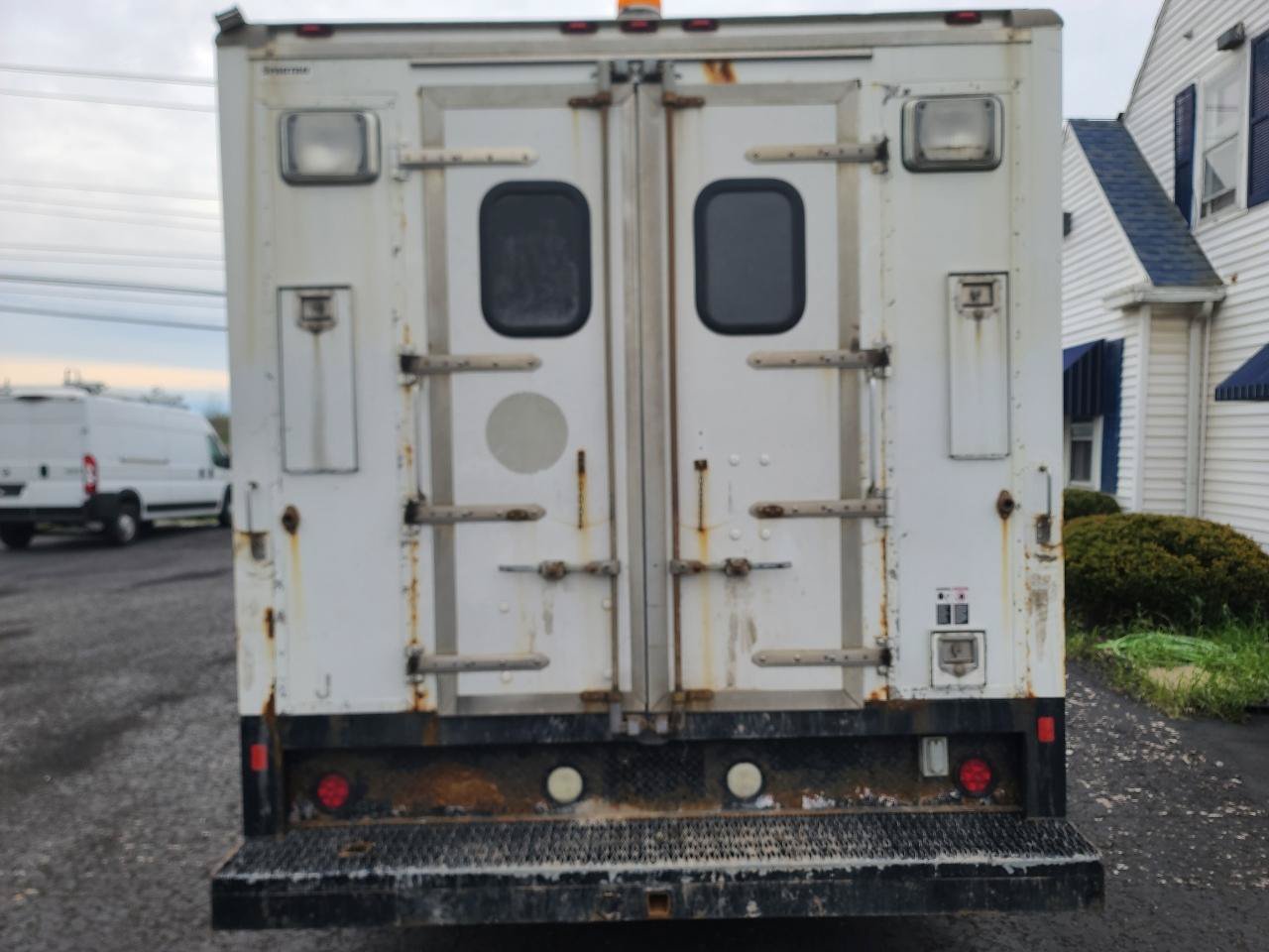 Used 2013 Ford F550 2WD SuperCab Super Duty w/ Payload Upgrade Pkg image 3