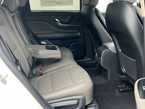 New 2026 Lincoln Corsair Premiere image 12