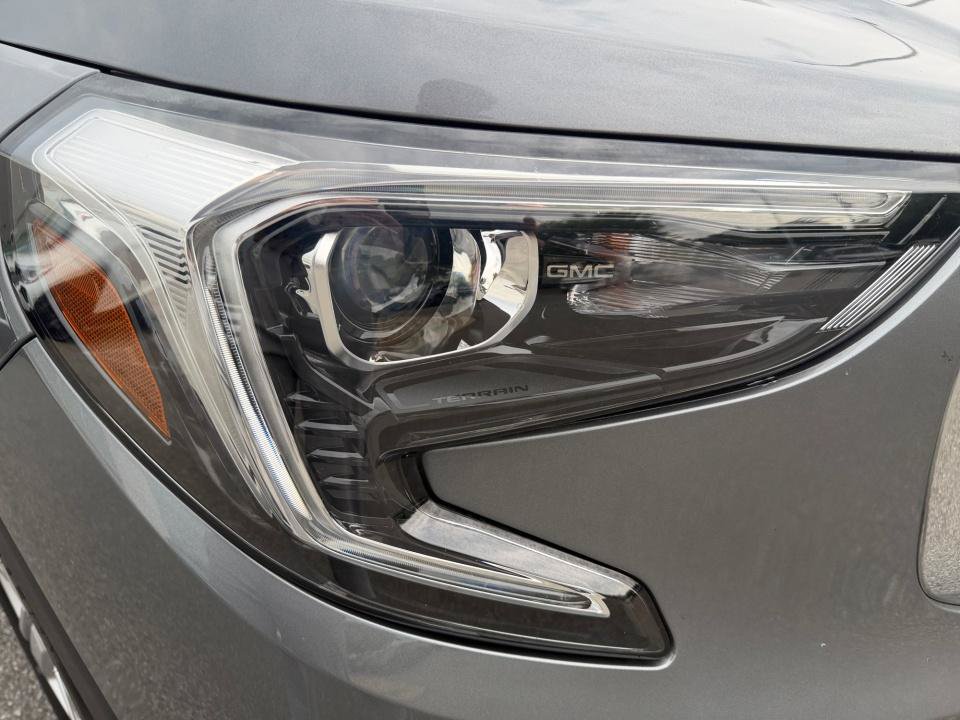 Used 2018 GMC Terrain SLE w/ Driver Convenience Package FWD image 24