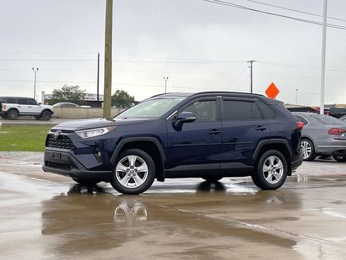 Used 2020 Toyota RAV4 XLE w/ Convenience Package AWD/4WD image 4