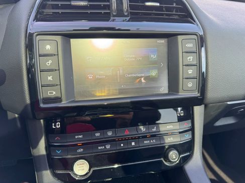 Used 2018 Jaguar F-PACE AWD/4WD image 23