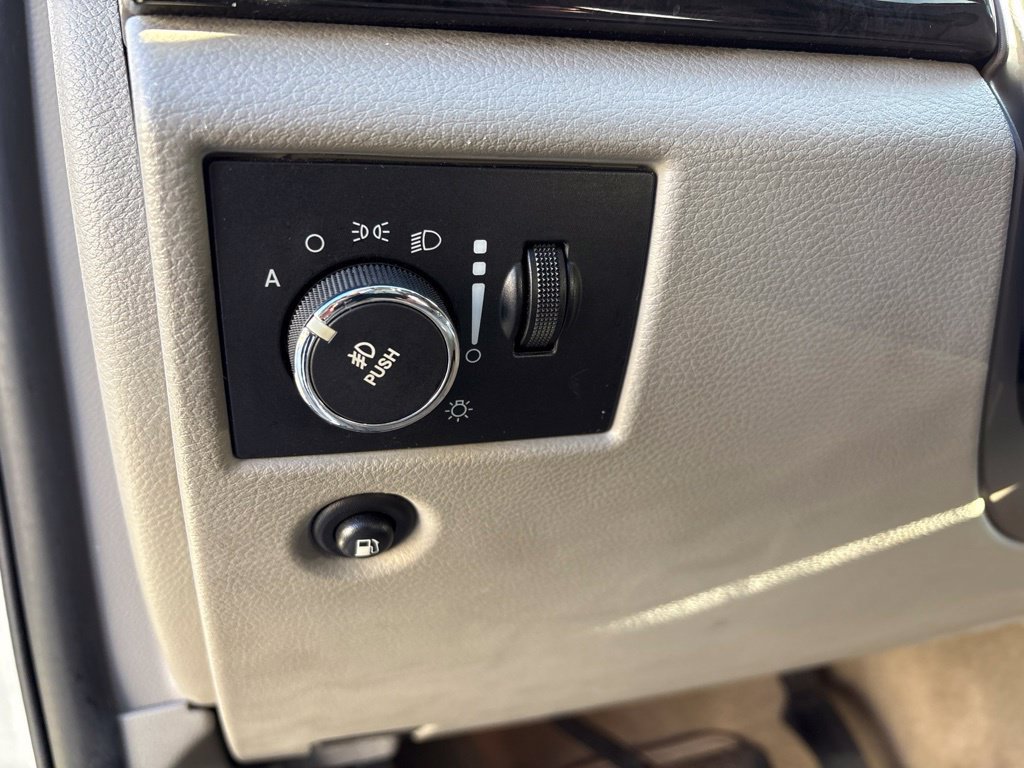 Used 2012 Jeep Grand Cherokee Laredo w/ Laredo E Group AWD/4WD image 12
