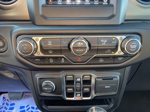 Used 2023 Jeep Wrangler Sport S image 29