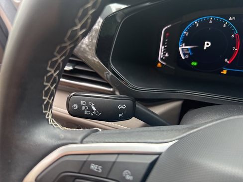 Used 2022 Volkswagen Taos SEL image 22