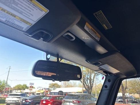 Used 2018 Jeep Wrangler Unlimited Rubicon w/ Connectivity Group image 35