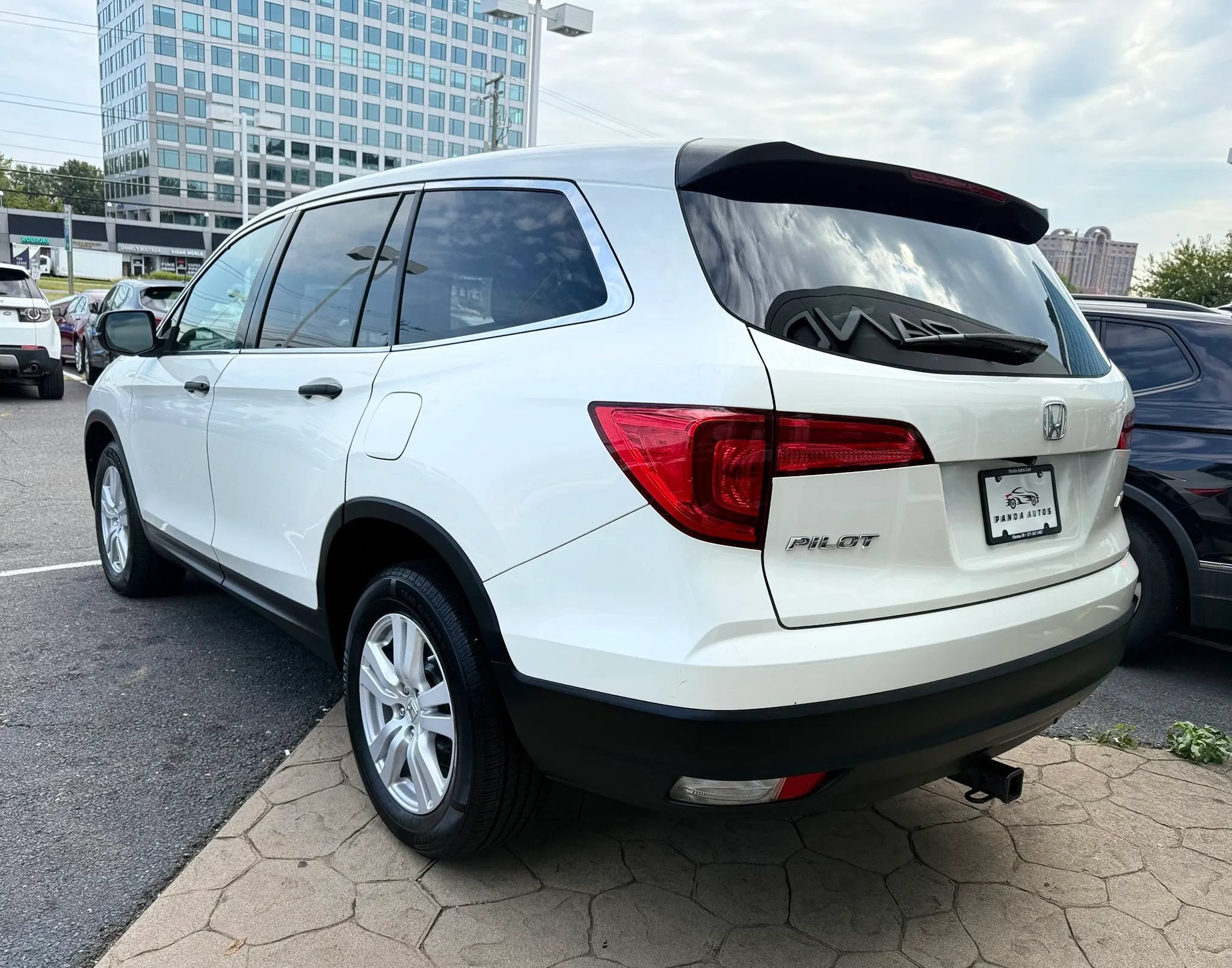 Used 2016 Honda Pilot LX image 5