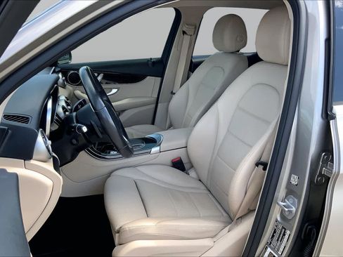 Used 2021 Mercedes-Benz GLC 300 image 8