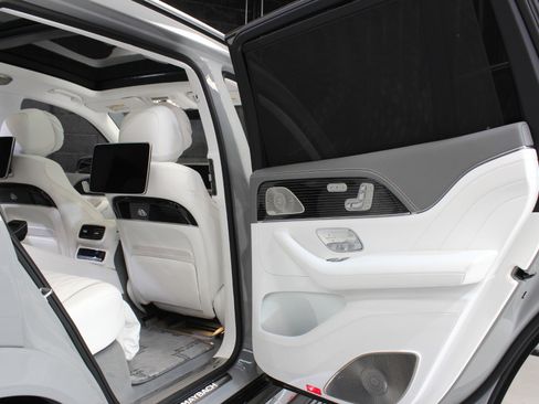 Used 2025 Mercedes-Benz Maybach GLS 600 4MATIC image 56