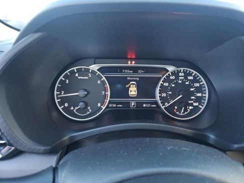 Used 2025 Nissan Sentra SR w/ SR Premium Package FWD image 15