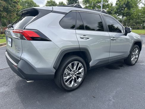 Used 2022 Toyota RAV4 XLE Premium AWD/4WD image 9