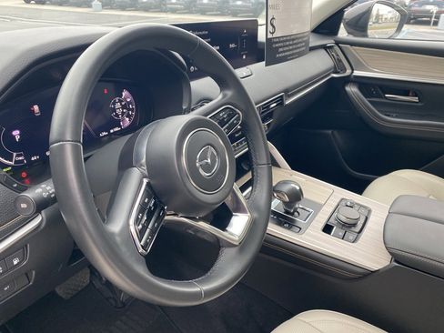 Certified 2025 MAZDA CX-70 Plug-In Hybrid w/ Premium Pkg image 17