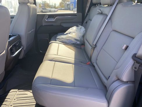 New 2024 GMC Sierra 3500 SLT w/ SLT Premium Package image 9