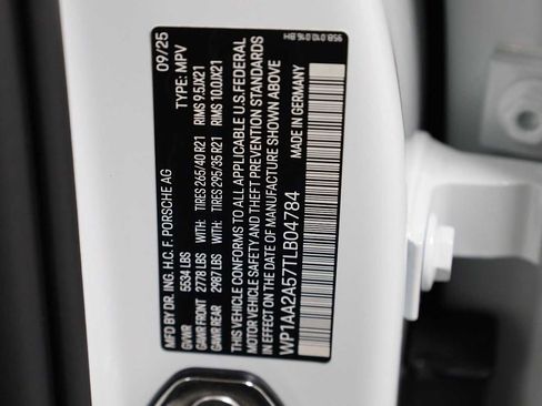 Certified 2026 Porsche Macan AWD/4WD image 44