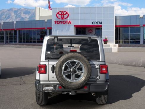 Used 2018 Jeep Wrangler Unlimited Sahara image 4