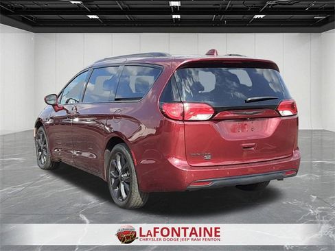 Certified 2020 Chrysler Pacifica Touring-L image 3
