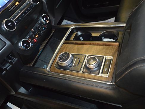 Used 2020 Ford Expedition Platinum image 21