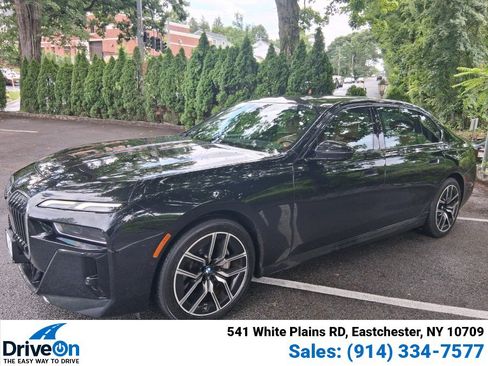 Used 2023 BMW 740i w/ Parking Assistance Package RWD image 2