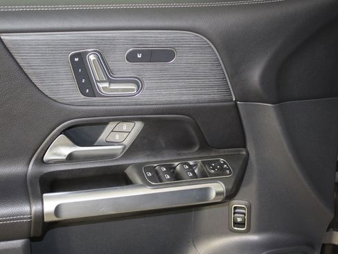 Used 2023 Mercedes-Benz GLB 250 image 24