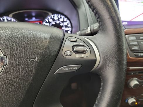 Used 2020 Nissan Pathfinder Platinum image 27