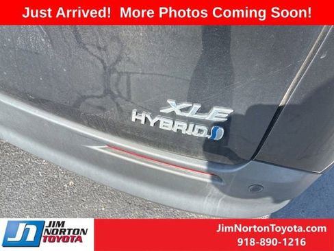 Used 2022 Toyota Sienna XLE FWD image 6