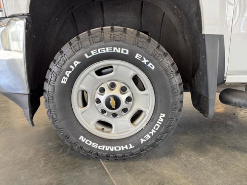 Used 2018 Chevrolet Silverado 2500 W/T w/ Snow Plow Prep Package image 9