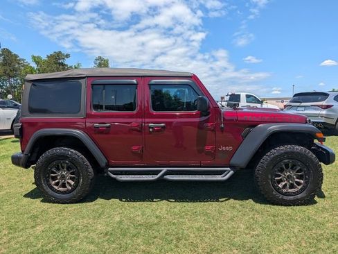 Used 2021 Jeep Wrangler Unlimited Rubicon AWD/4WD image 2