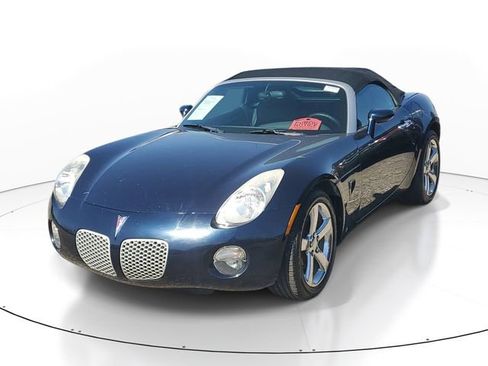 Used 2006 Pontiac Solstice Convertible w/ Premium Package RWD image 2