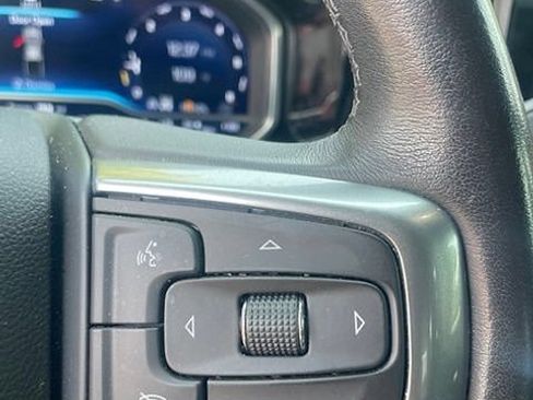 Used 2022 Chevrolet Silverado 1500 LT AWD/4WD image 11