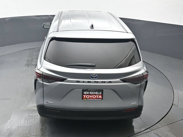 Used 2025 Toyota Sienna XLE FWD image 46