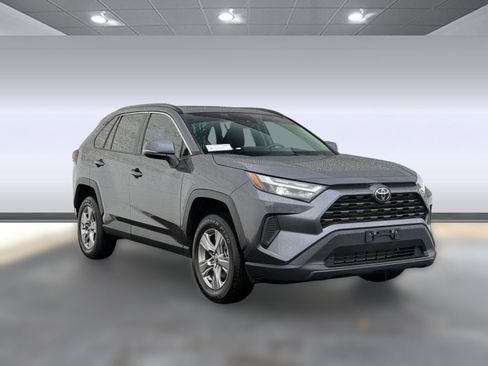Used 2022 Toyota RAV4 XLE image 6