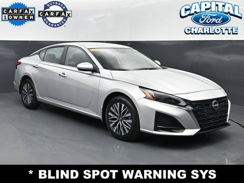 Used 2023 Nissan Altima 2.5 SV AWD/4WD image 3