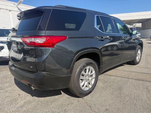 Used 2021 Chevrolet Traverse LT w/ LPO, Cargo Package FWD image 3