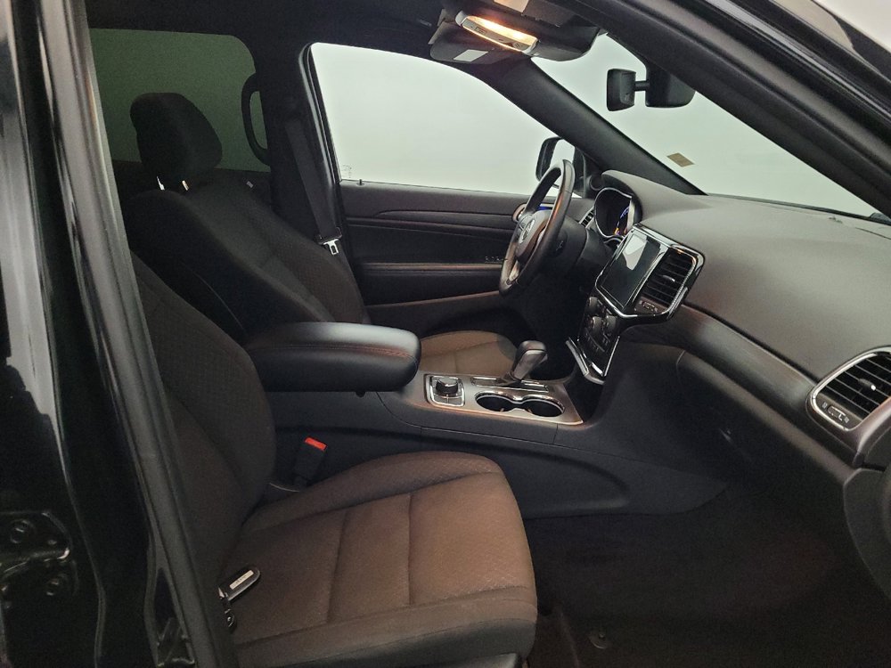 Used 2019 Jeep Grand Cherokee Laredo AWD/4WD image 21